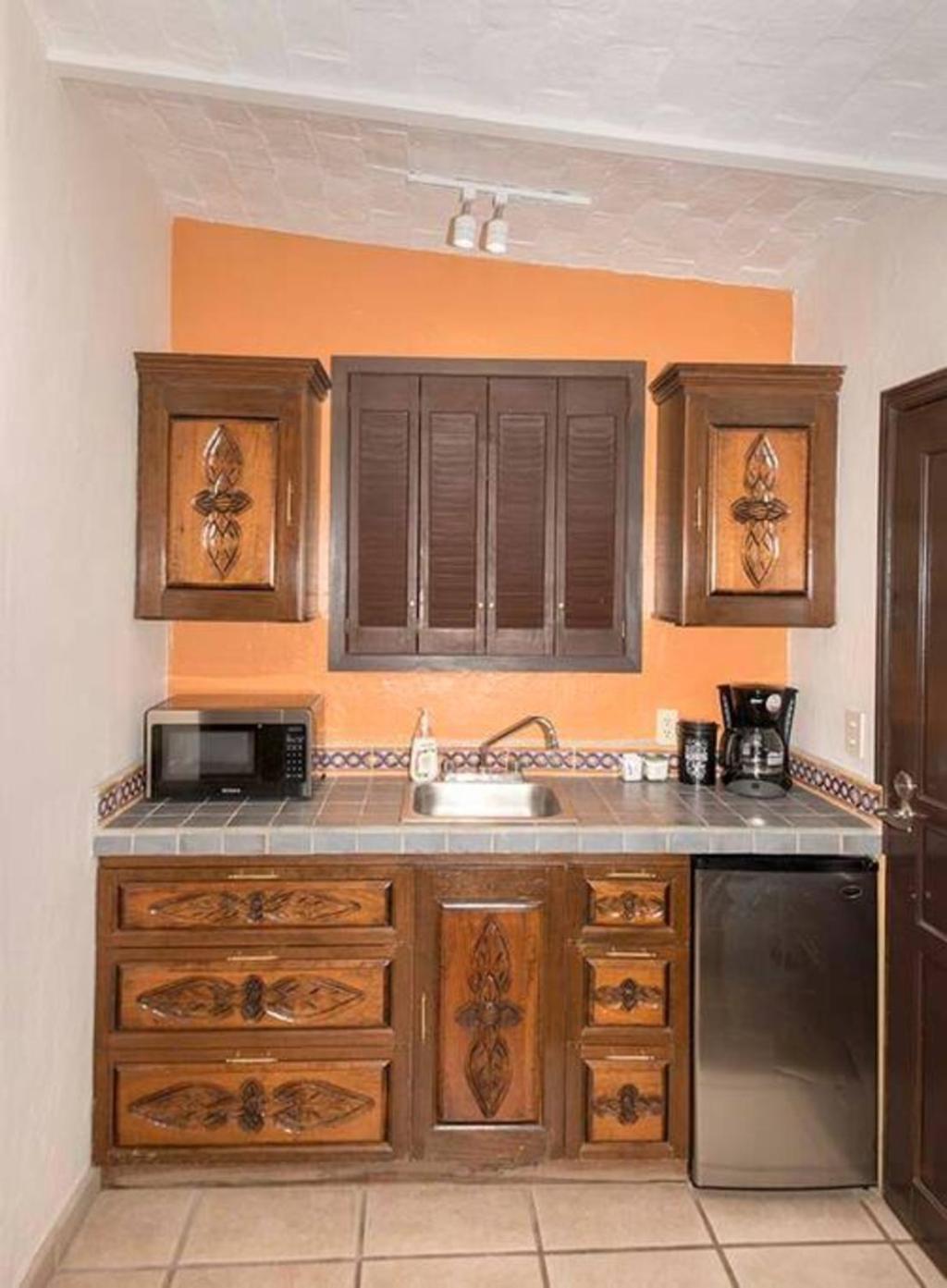 Enjoy Ac In Our Guest Room At Inn Ахихик Екстериор снимка